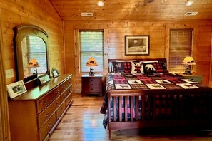 3 Schlafzimmer, Schreibtisch, Bügeleisen/Bügelbrett, Reisekinderbett