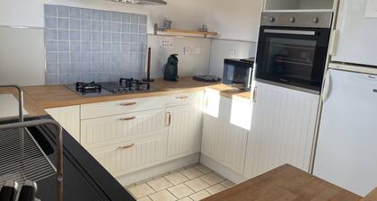 Jolie maison clÎturée Classée 3 étoiles (6 couchages) DÚs 350⏠la semaine
