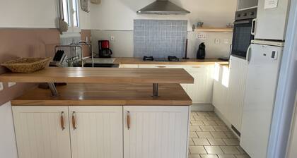 Pretty fenced house Classified 3 stars (sleeps 6) From € 350 per week