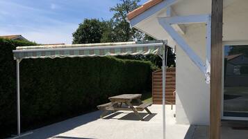 屋外ダイニングエリア