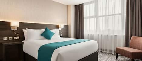 1 habitación, caja de seguridad en la habitación y escritorio