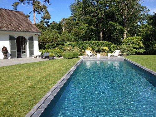 magnificent villa with heated pool, exceptional location - Golden Triangle