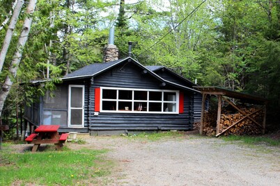 Rustic log cottage, River-view, Pet-friendly, Downeast Maine