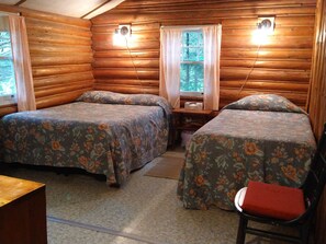 2 habitaciones, escritorio y ropa de cama 