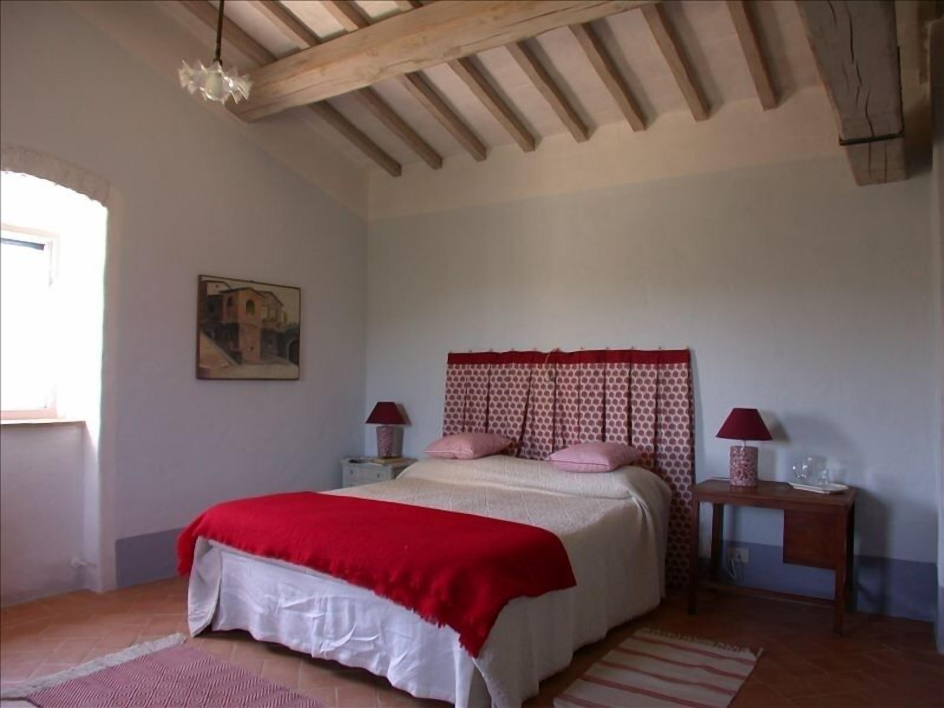 Charming Ancient Watch Tower with Swimming Pool in Val d'Orcia