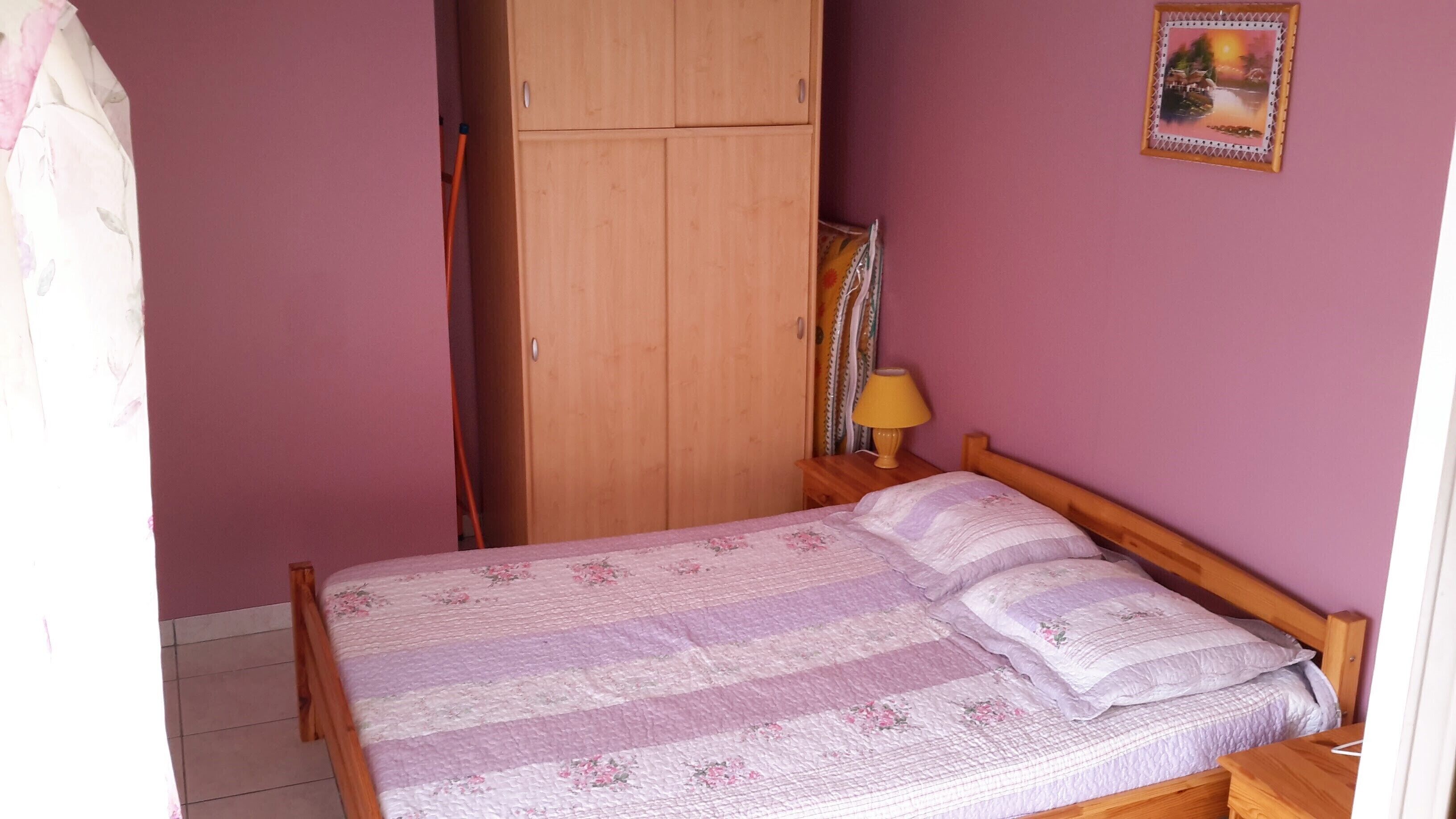 Apartment with large garden prox. from the sea and landing beaches