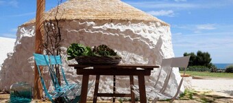 Trulli zee - oude trulli zorgvuldig gerestaureerd in de natuur