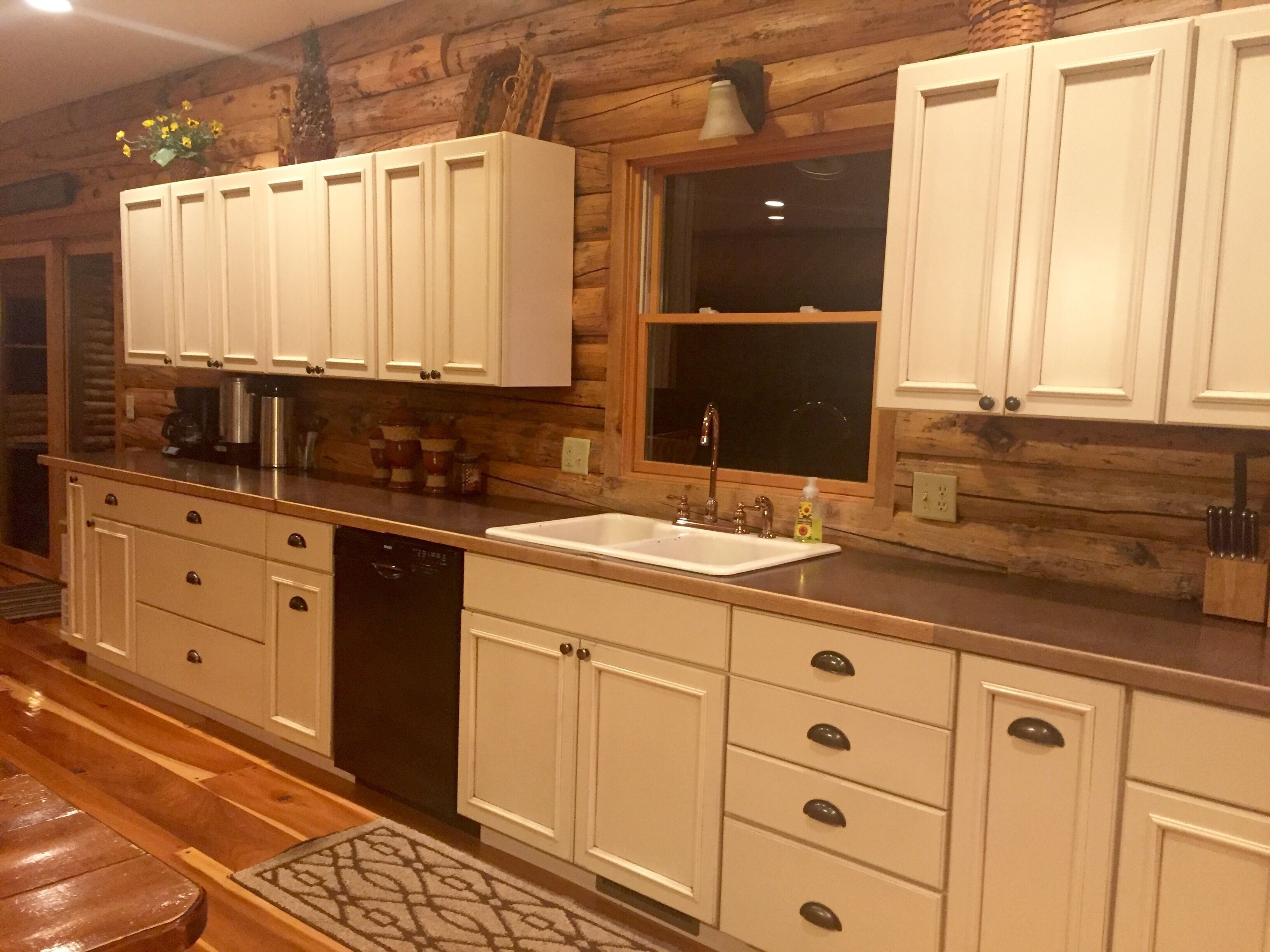 Secluded, Private 5000 Square Foot Luxury Lodge Located On 20 Wooded Acres.