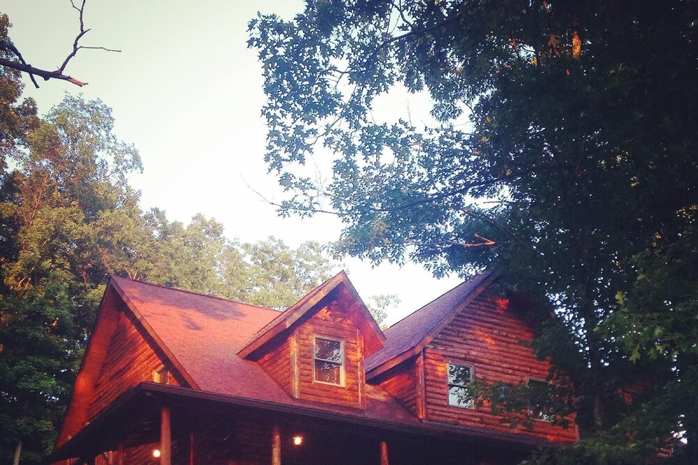 Secluded, Private 5000 Square Foot Luxury Lodge Located On 20 Wooded Acres.