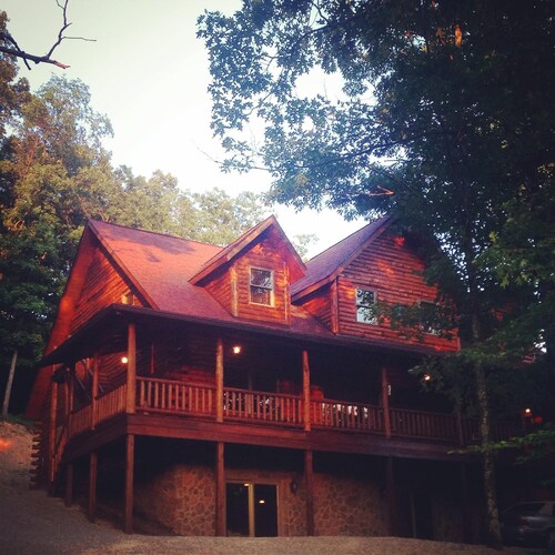 Secluded, Private 5000 Square Foot Luxury Lodge Located On 20 Wooded Acres.
