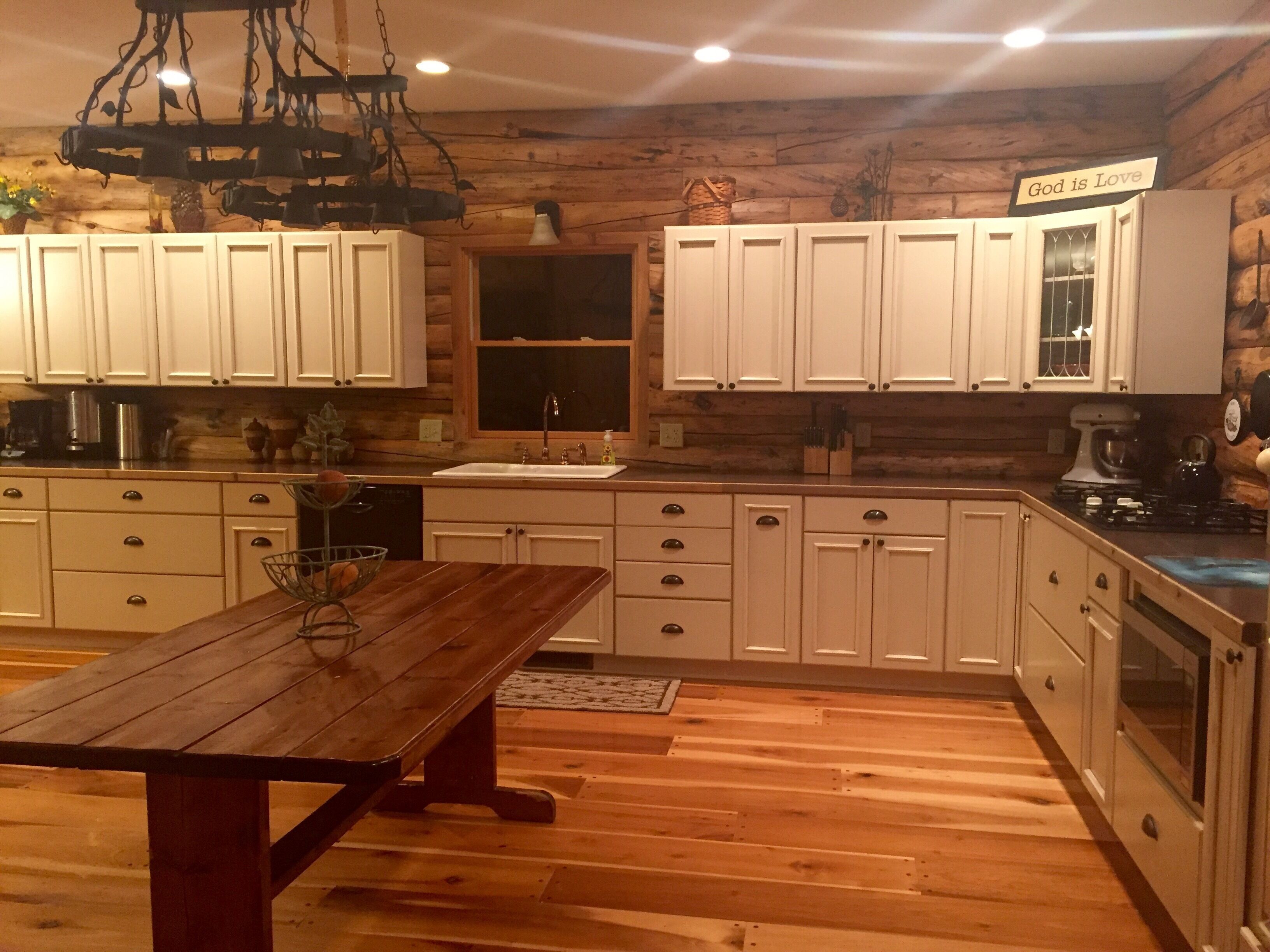 Secluded, Private 5000 Square Foot Luxury Lodge Located On 20 Wooded Acres.