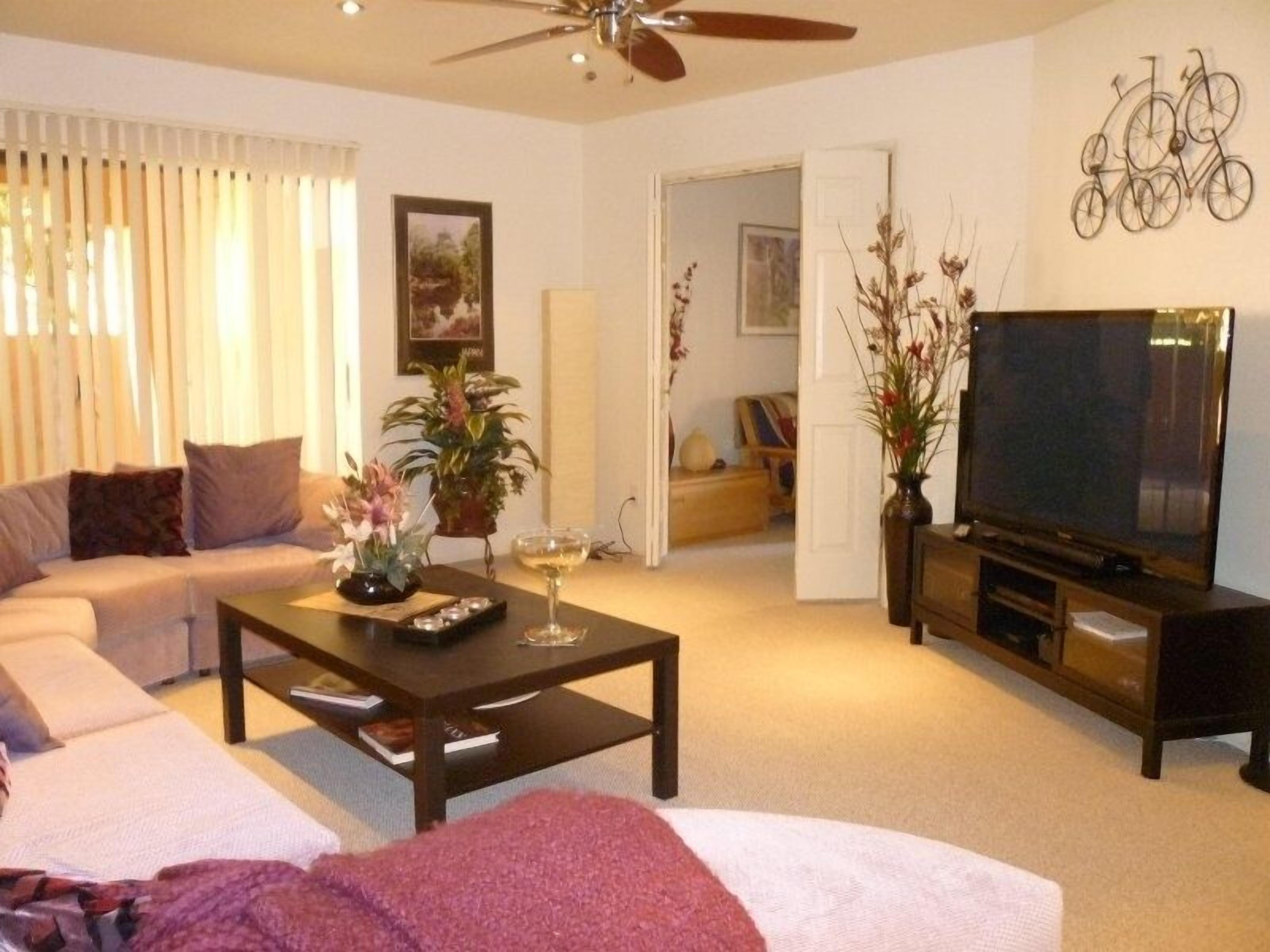 Luxury Poolside Condo Elegantly Furnished a Home away from home