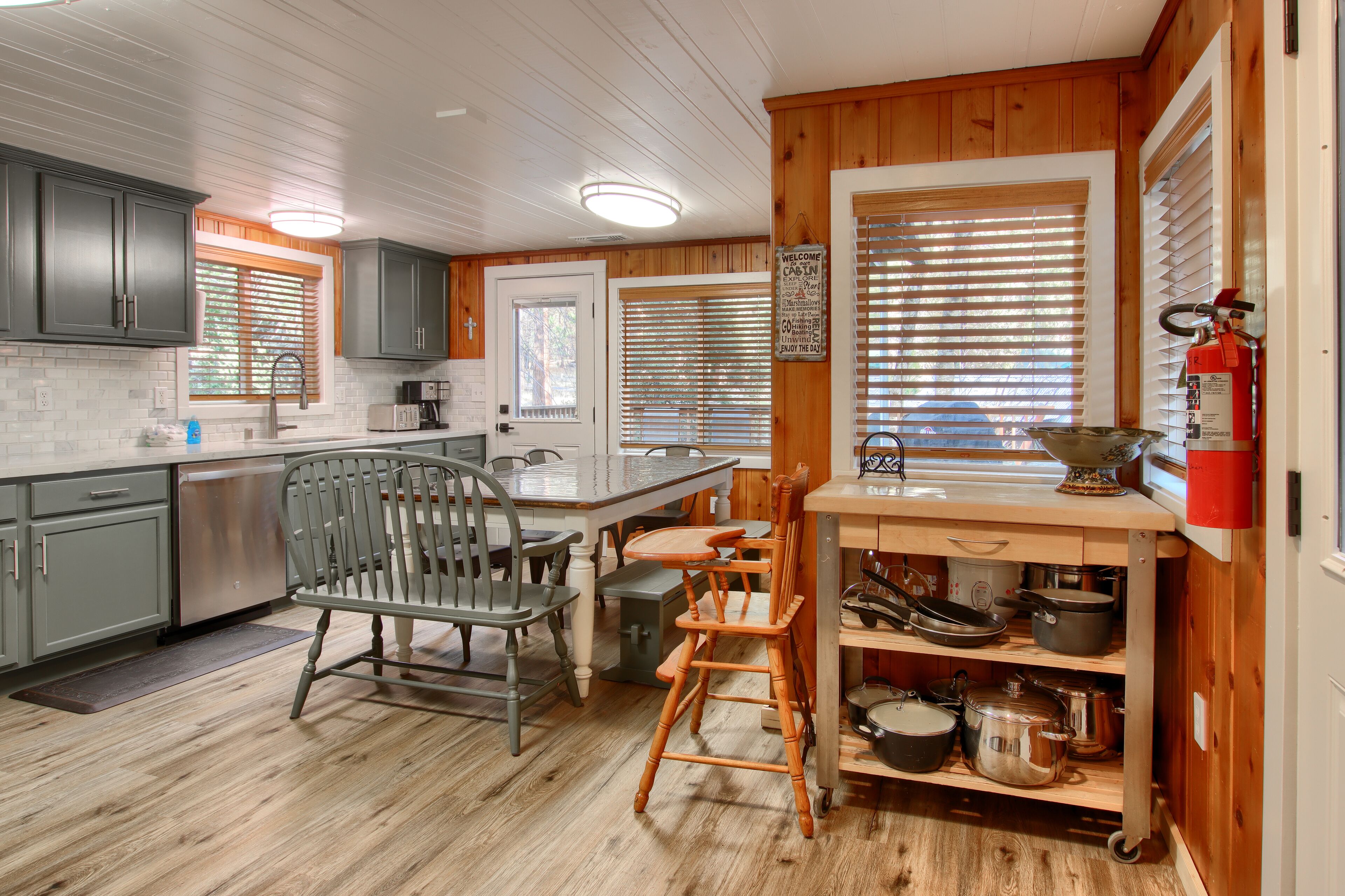 (95R) The Little Creek Cabin at The Redwoods In Yosemite