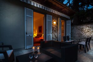Outdoor dining - Holiday villa with large furnished terrace (Cernobbio)