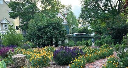 Apt. in Quiet Historic Neighborhood. 5 min. walk to shops, restaurants and bars