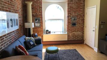 智能電視、書籍、音樂庫