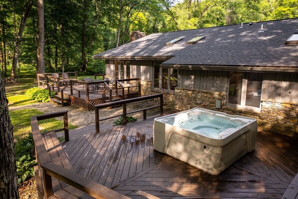 Terrace/patio - Riverfront Mountain Getaway, Fire Pit, Hot Tub, Swimming Hole, Fireplace (Elkins)