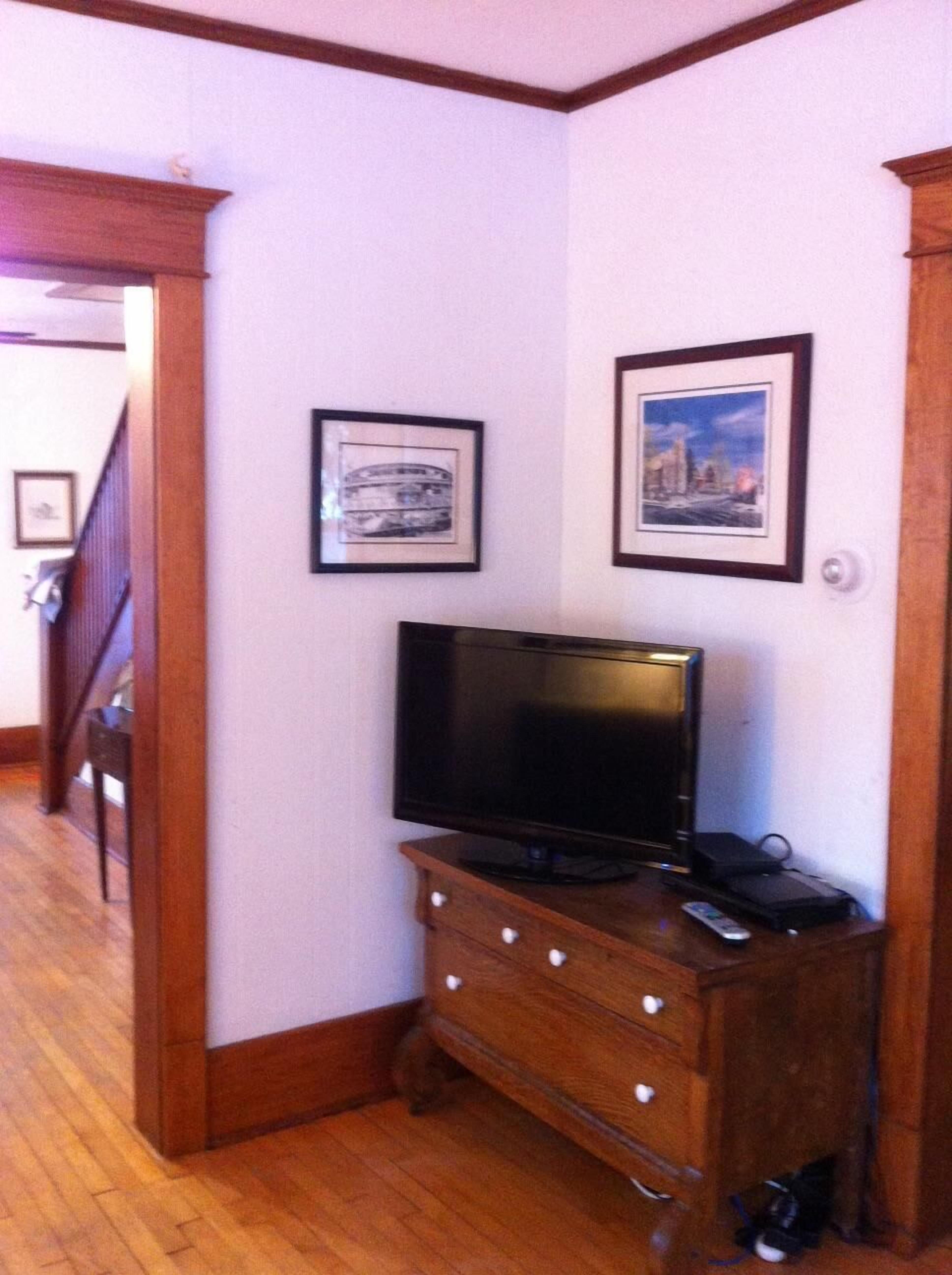 Great location in Charlevoix. Watch Beautiful sunsets and easy walk to beach.