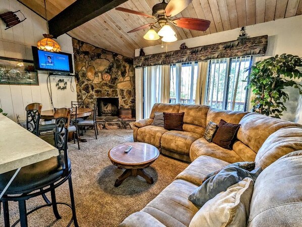 Fireplace, DVD player - Walk to the Slopes! Rustic Townhouse by Snow Summit (Big Bear Lake)