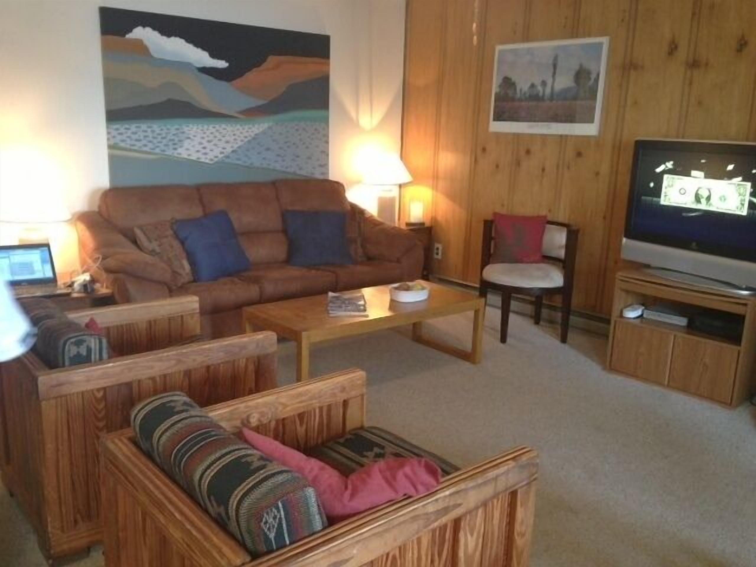 Perfect 4 Families! & Groups!—Close to everything(but quieter) great rates!