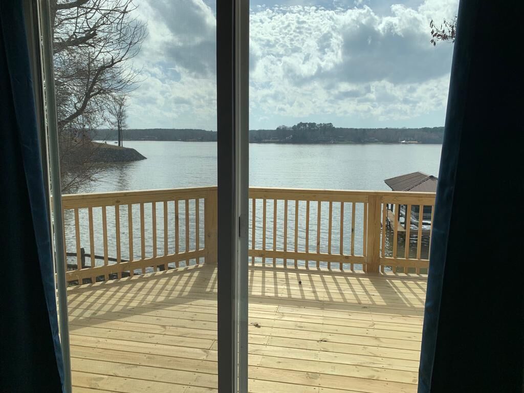 Lakefront Cabin - Newly Renovated!