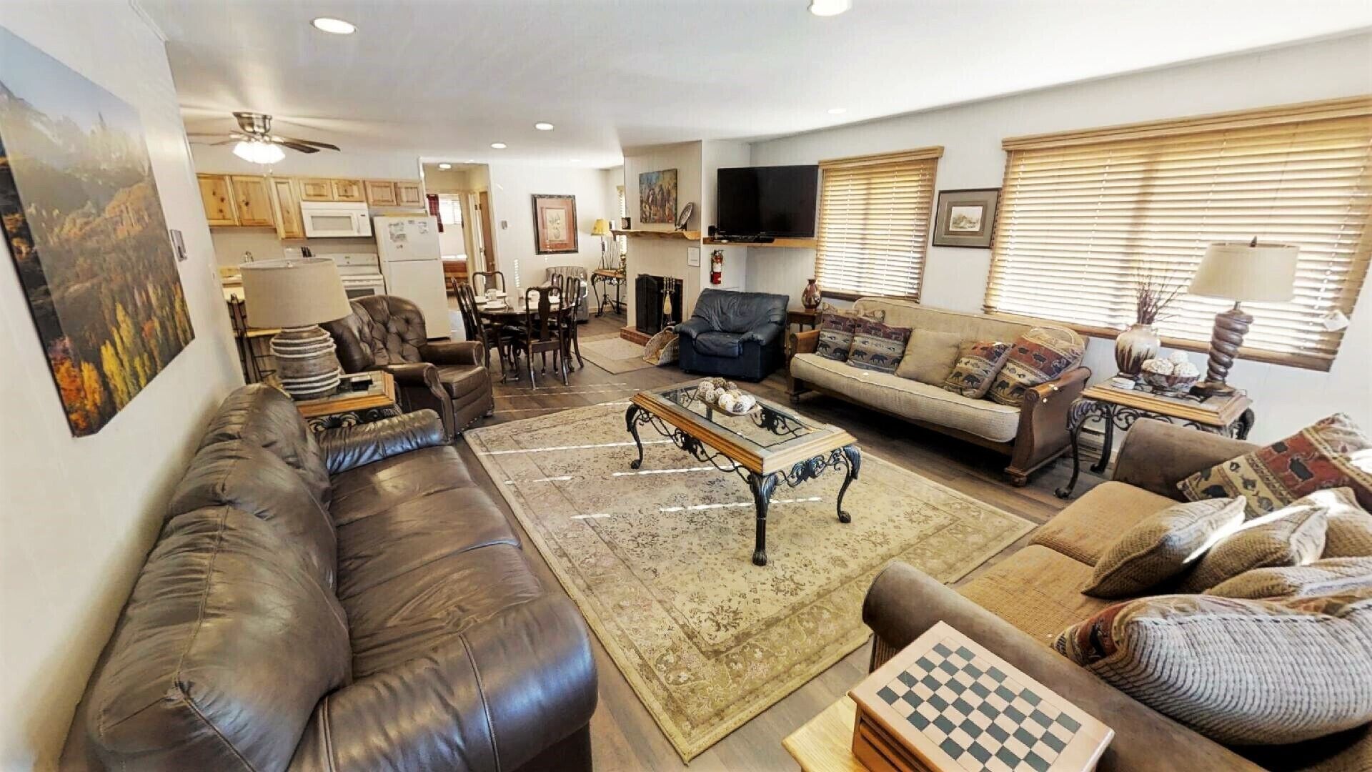 Ski View 2 - In Town - On Main Street - WiFi - Private Balcony - Cable - Wood Bu