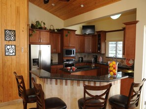 ثلاجة، ميكروويف، فرن، موقد طهي مسطح