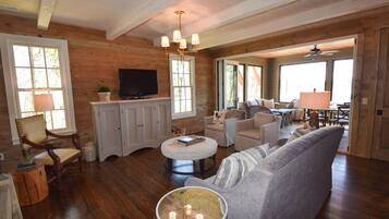 TV, fireplace, DVD player, books