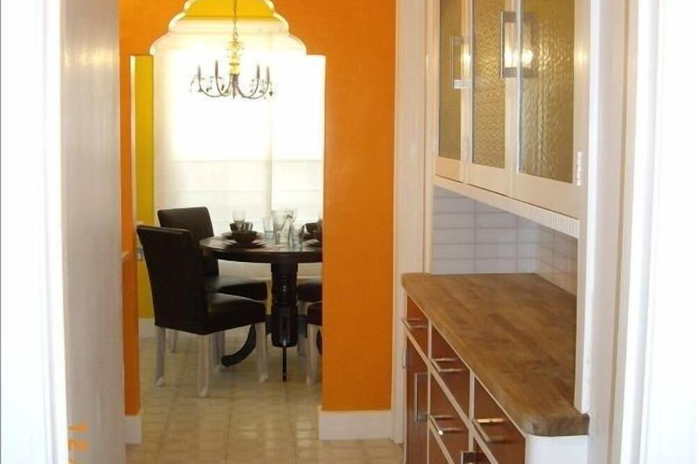 Lovely Laurel District Sanctuary-Spacious One Bedroom Duplex\/Flat With Parking
