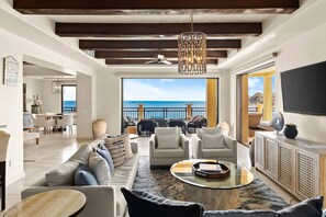 Smart-TV, Kamin, DVD-Player, Stereoanlage