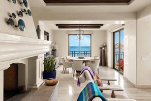 Smart-TV, Kamin, DVD-Player, Stereoanlage