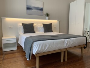 Kamer, 1 queensize bed, uitzicht op tuin | Verduisterende gordijnen, gratis wifi, beddengoed