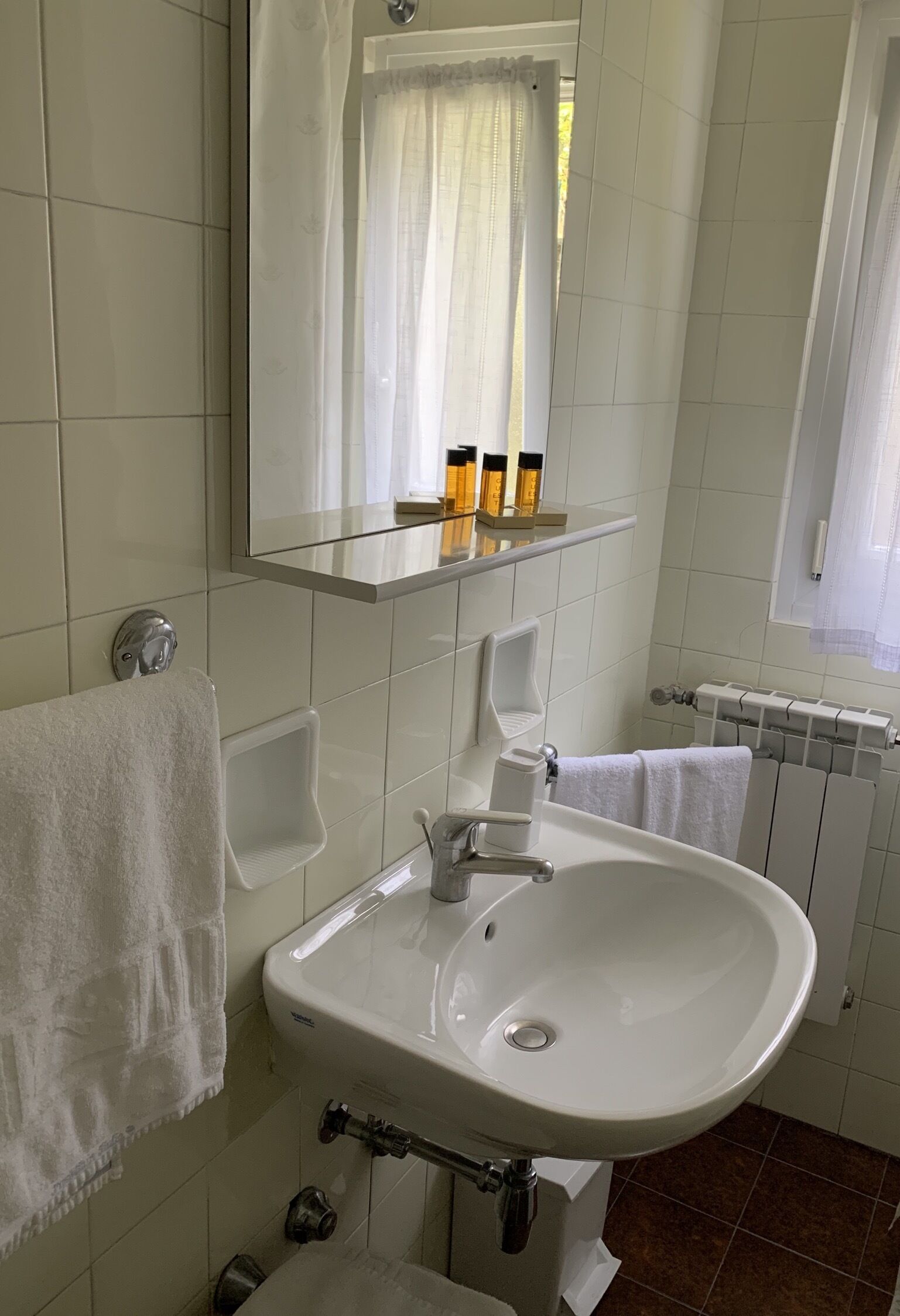 basic room | bathroom | shower, free toiletries, hair dryer, bathrobes