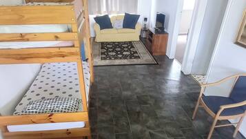 4 bedrooms, iron/ironing board