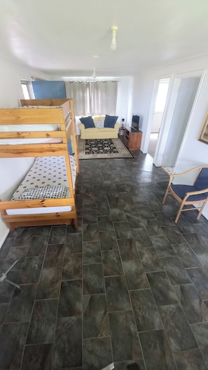 4 bedrooms, iron/ironing board