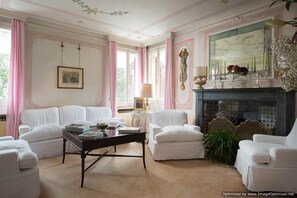 Interior - holiday vacation large villa rental italy, veneto, asolo, near venice, pool, view, air conditioning, internet wi-fi, mai (Asolo)