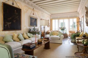 Interior - holiday vacation large villa rental italy, veneto, asolo, near venice, pool, view, air conditioning, internet wi-fi, mai (Asolo)