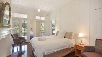 6 bedrooms, iron/ironing board, WiFi, bed sheets