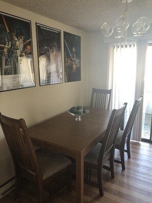 디럭스 콘도, 침대(여러 개), 금연 | 객실 내 식사 공간