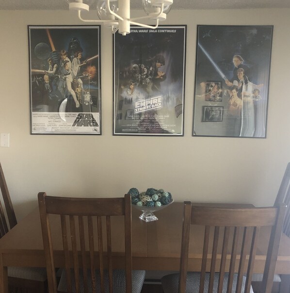 Deluxe Condo, Multiple Beds, Non Smoking | In-room dining - Eagle Crest Condo (Lake Oswego)