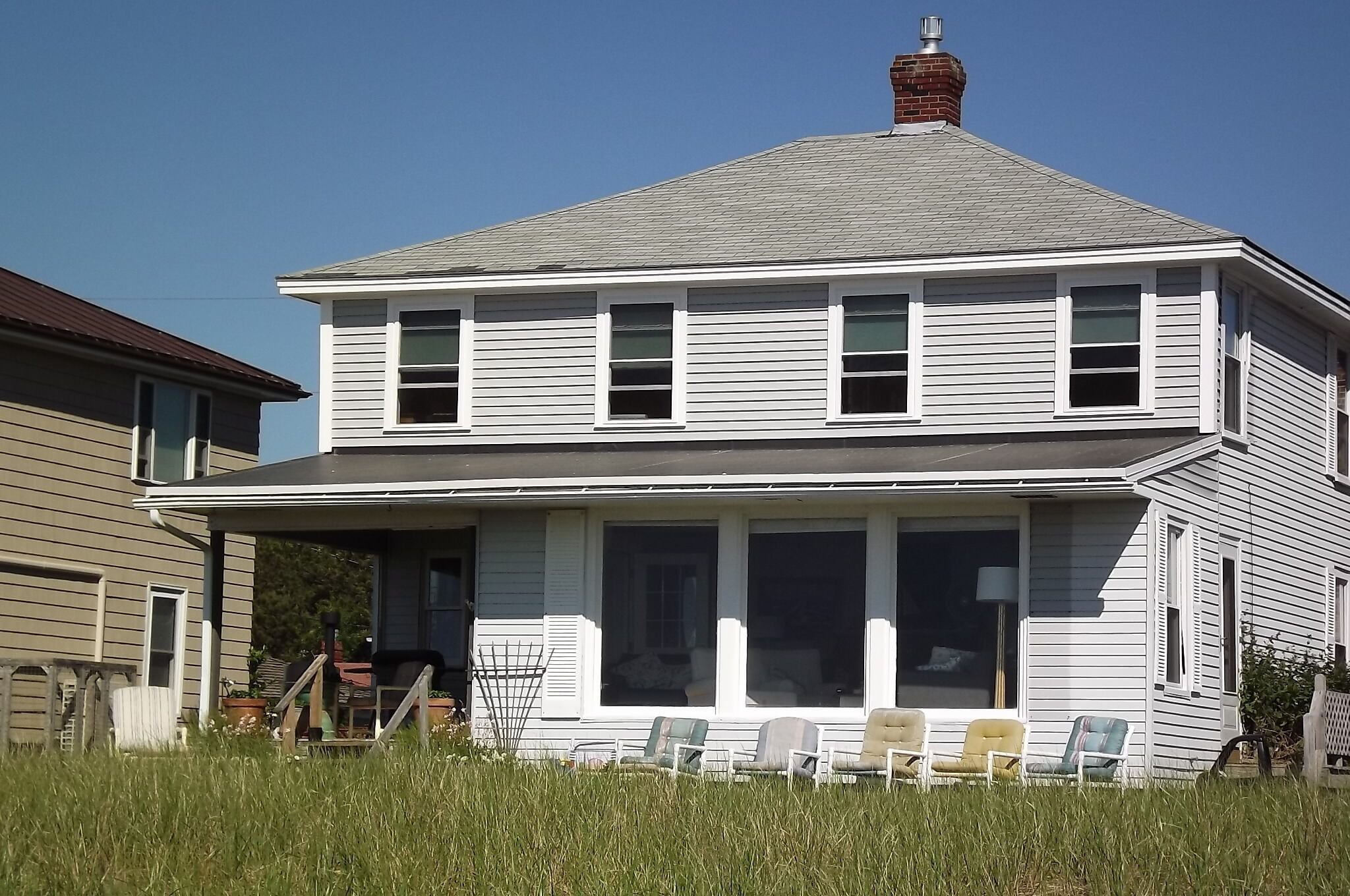 Oceanfront 4 Bedrooms , 2 Bath In The Best Neighborhood! On the beach. 
