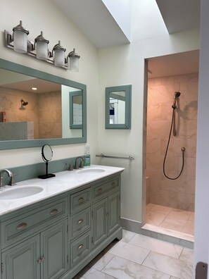 Shower, hair dryer, towels - Elegant oceanfront home on Southwest Harbor minutes to trails and village center (Southwest Harbor)