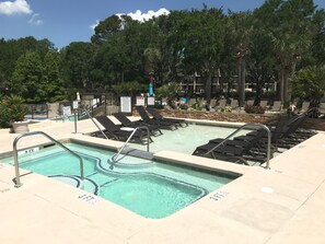 温水プール