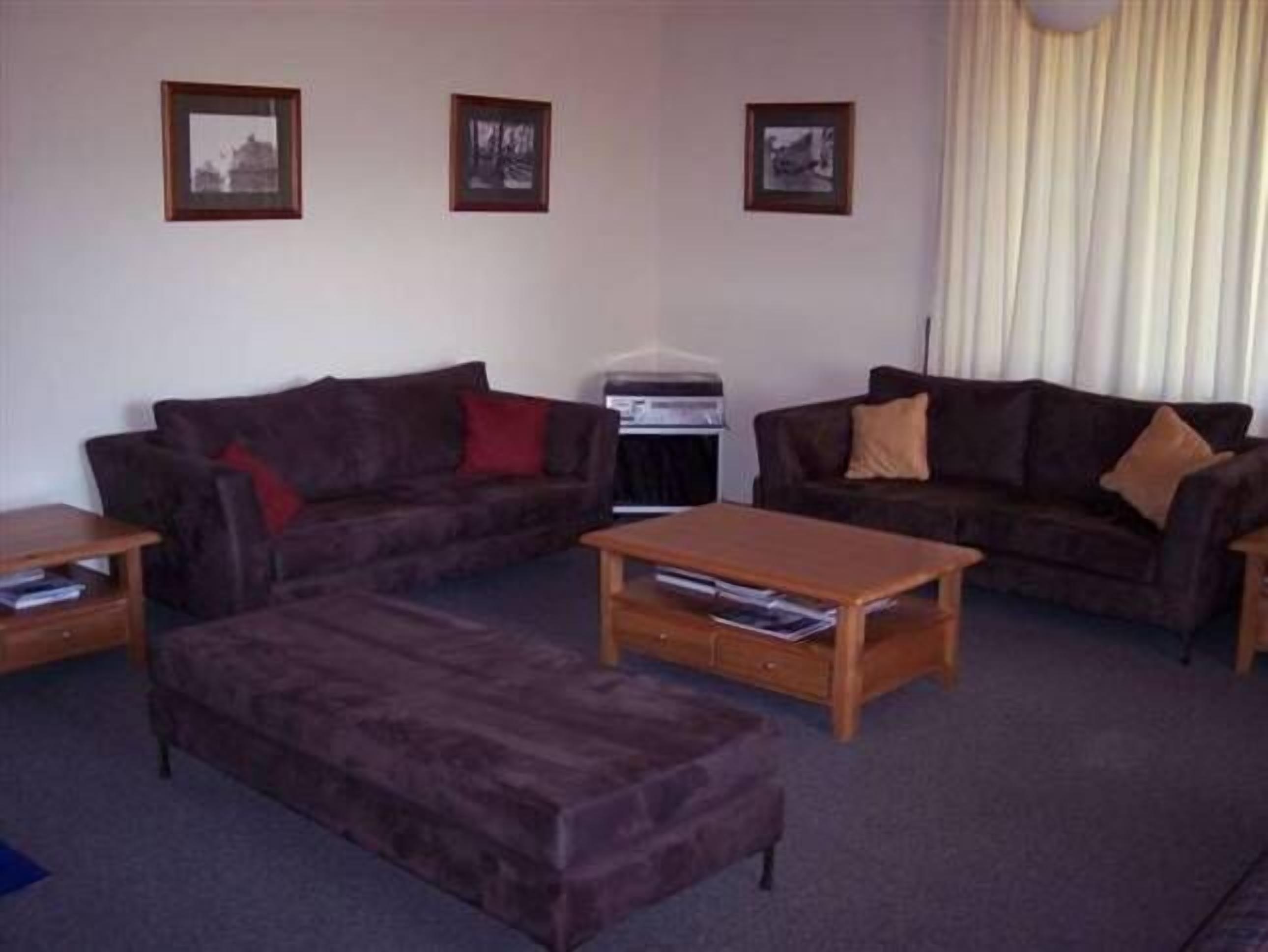 Stone Hedge - large country house, near  Oberon