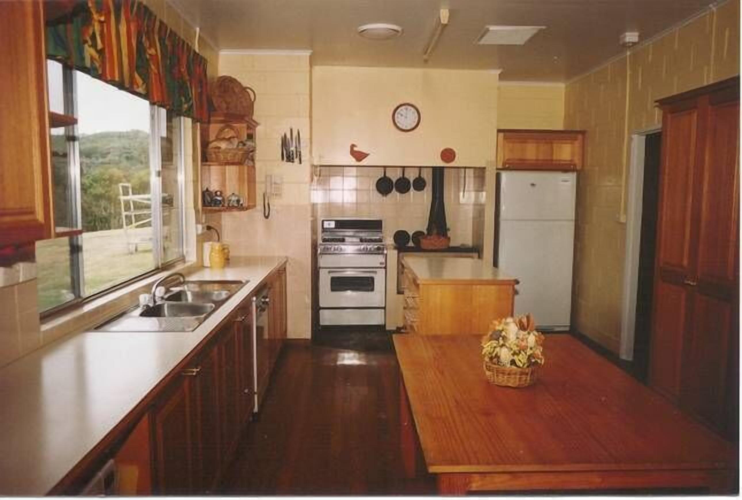 Stone Hedge - large country house, near  Oberon