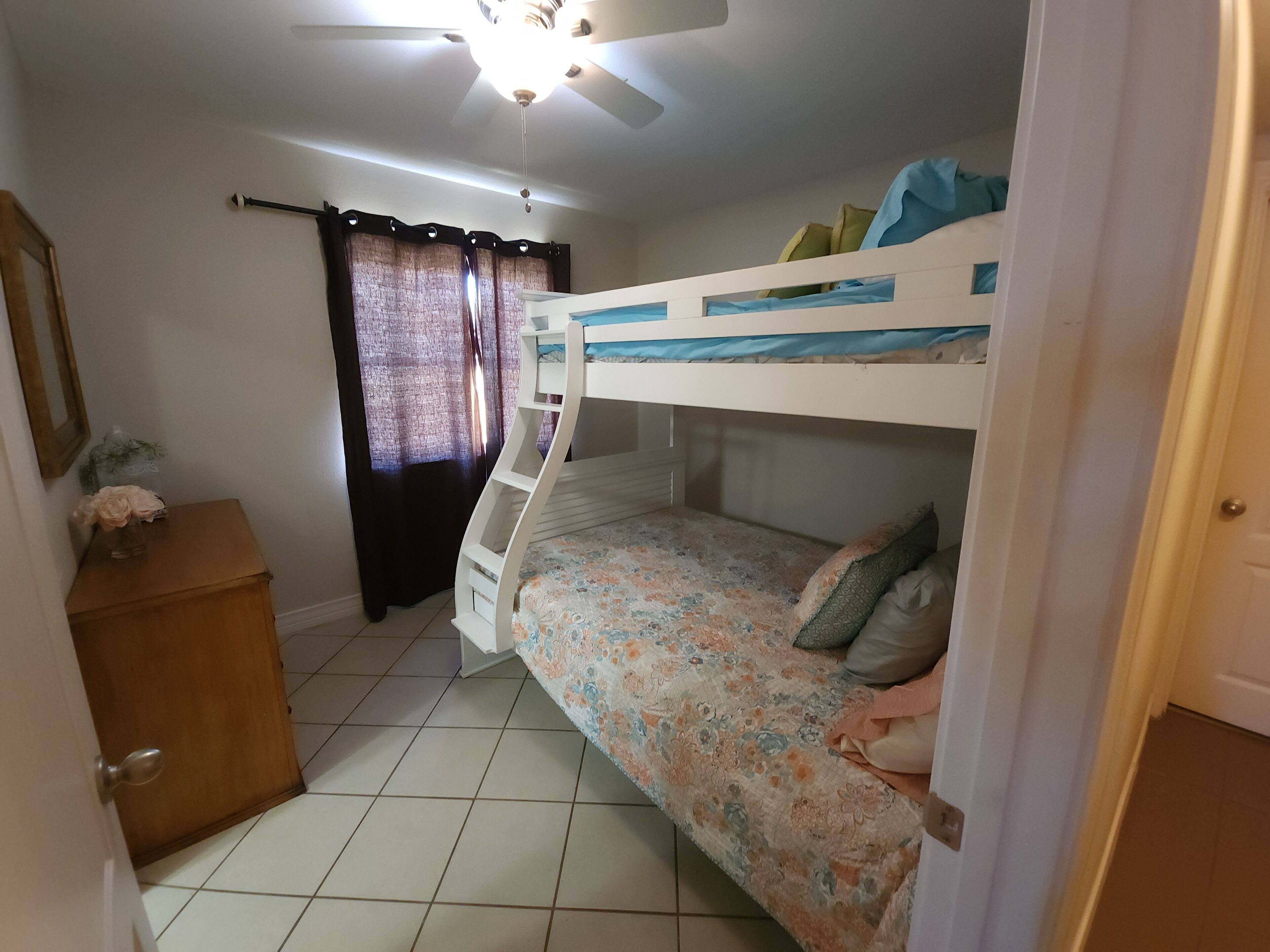 Walk To Beach, Market, Restaurants. WINTER TEXAN ADJUSTMENTS!!!