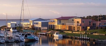 WATTLE-B-COTTAGE LOCHSPORT PET FREUNDLICH