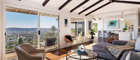 Téléviseur, foyer, lecteur de DVD, chaßne audio