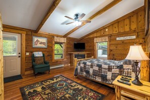 3 chambres, fer et planche à repasser, Wi-Fi gratuit, draps fournis