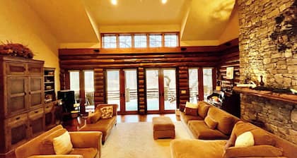 Circle Lodge en el Valle Prístino (5BR, 3Bath)